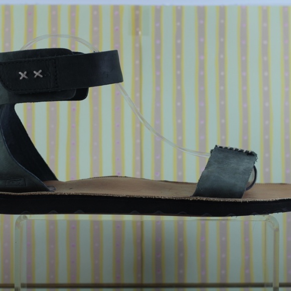 Reef Green Leather Sandals - Picture 3 of 15